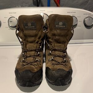 Scarpa women’s  kailash plug GTX Tan and Black hiking 🥾 Boots